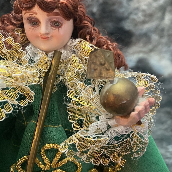 VTG Infant Of Prague Santo Nino Doll Statue on Wood Carved Base - Picture 4 of 16